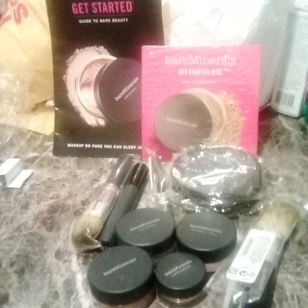 BARE MINERALS ESCENTUALS MAKE-UP/NEW